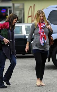 Christina Applegate feet photo thumbnail