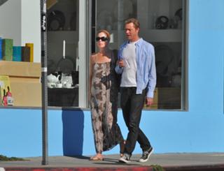 Christina Applegate feet photo thumbnail