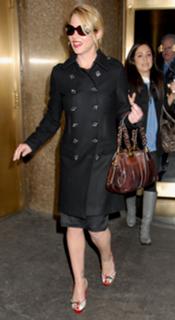 Christina Applegate feet photo thumbnail