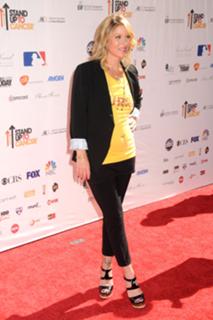 Christina Applegate feet photo thumbnail