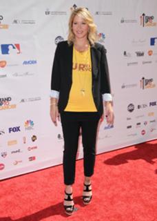 Christina Applegate feet photo thumbnail
