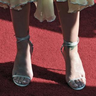 Christina Applegate feet photo thumbnail