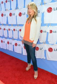 Christina Applegate feet photo thumbnail