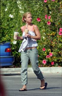 Christina Applegate feet photo thumbnail