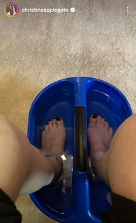 Christina Applegate feet photo 2