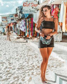 Christina Bompa feet photo thumbnail