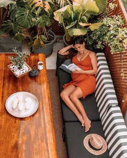 Christina Bompa feet photo thumbnail