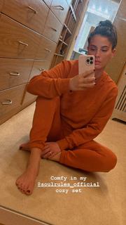 Christina Bompa feet photo thumbnail