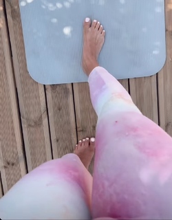 Christina Bompa feet photo thumbnail