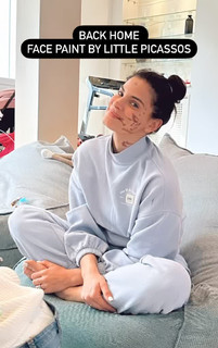 Christina Bompa feet photo thumbnail