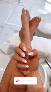 Christina Bompa feet photo thumbnail