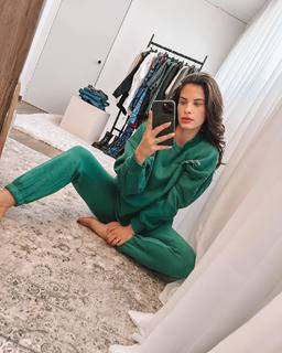 Christina Bompa feet photo thumbnail