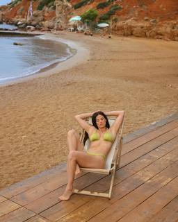 Christina Bompa feet photo thumbnail