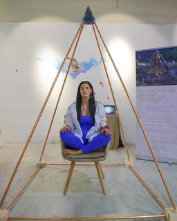 Christina Bompa feet photo thumbnail