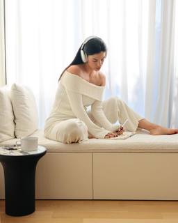 Christina Bompa feet photo thumbnail