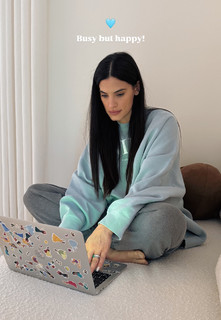 Christina Bompa feet photo thumbnail