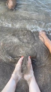 Christina Chong feet photo thumbnail