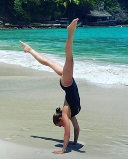 Christina Cox feet photo thumbnail