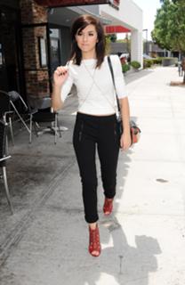 Christina Grimmie feet photo thumbnail