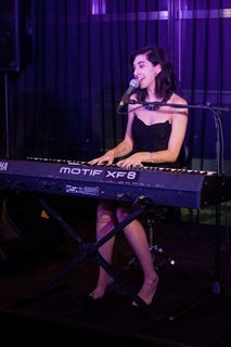 Christina Grimmie feet photo thumbnail