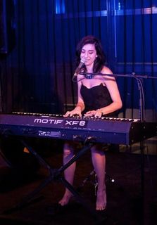 Christina Grimmie feet photo thumbnail