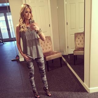 Christina Hall feet photo thumbnail