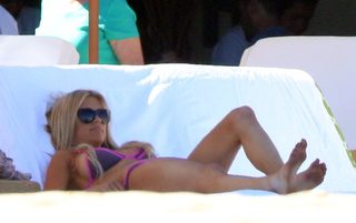 Christina Hall feet photo thumbnail