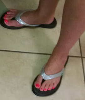 Christina Hall feet photo thumbnail