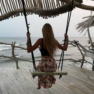 Christina Hall feet photo thumbnail
