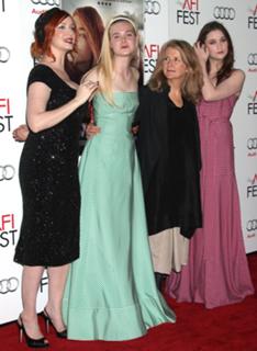 Christina Hendricks feet photo thumbnail
