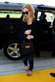 Christina Hendricks feet photo thumbnail