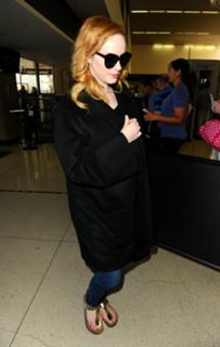 Christina Hendricks feet photo thumbnail