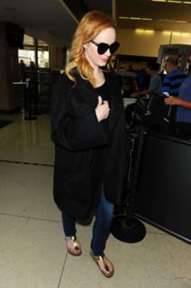 Christina Hendricks feet photo thumbnail