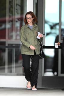 Christina Hendricks feet photo thumbnail