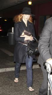 Christina Hendricks feet photo thumbnail