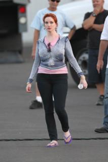 Christina Hendricks feet photo thumbnail