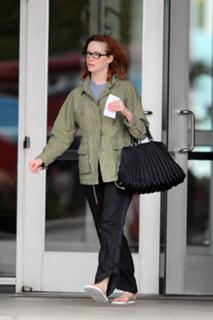 Christina Hendricks feet photo thumbnail