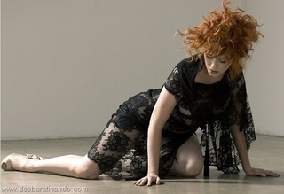 Christina Hendricks feet photo thumbnail