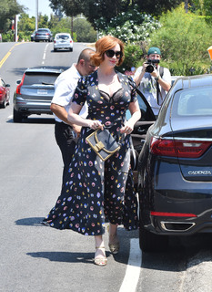 Christina Hendricks feet photo thumbnail