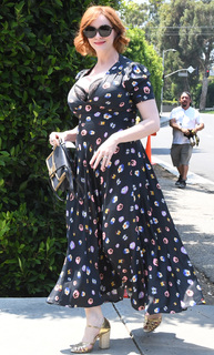 Christina Hendricks feet photo thumbnail