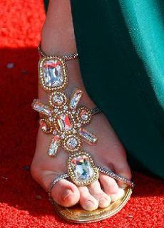 Christina Hendricks feet photo thumbnail