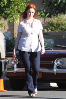Christina Hendricks feet photo thumbnail