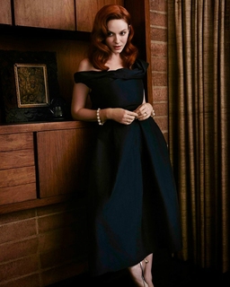 Christina Hendricks feet photo thumbnail