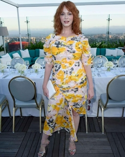 Christina Hendricks feet photo thumbnail