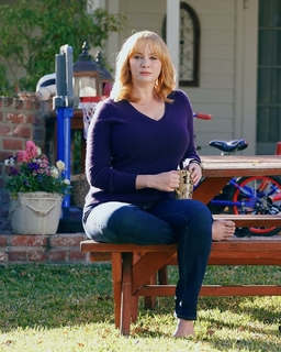 Christina Hendricks feet photo thumbnail