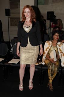 Christina Hendricks feet photo thumbnail