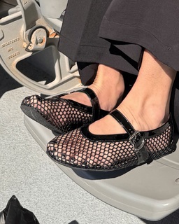 Christina Kirkman feet photo 15