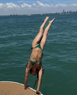 Christina Kirkman feet photo 3