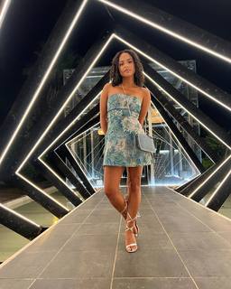 Christina Milian feet photo thumbnail