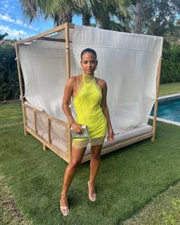 Christina Milian feet photo thumbnail